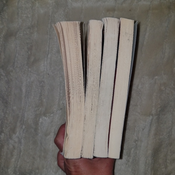 4 book lot by Lisi Harrison - Picture 4 of 4